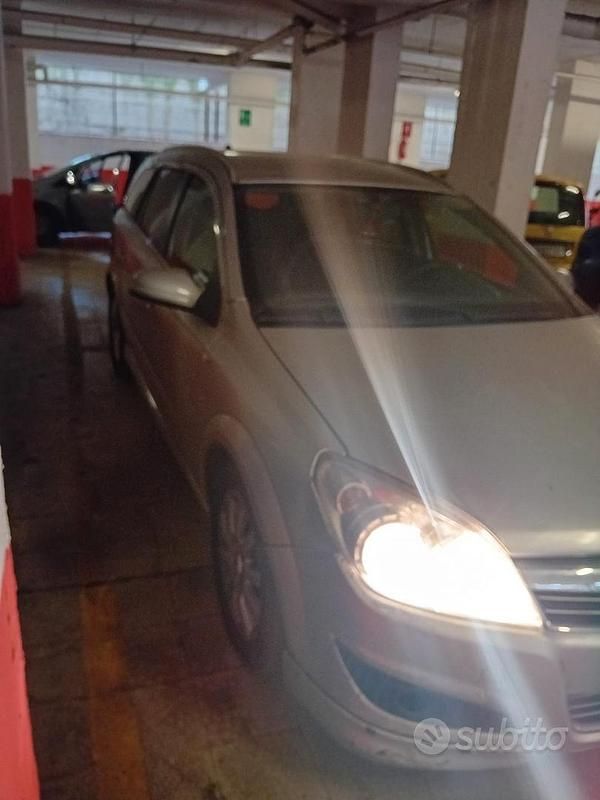 Usata Opel Astra 110 CV (80 kW) 2010 Grigio Station wagon