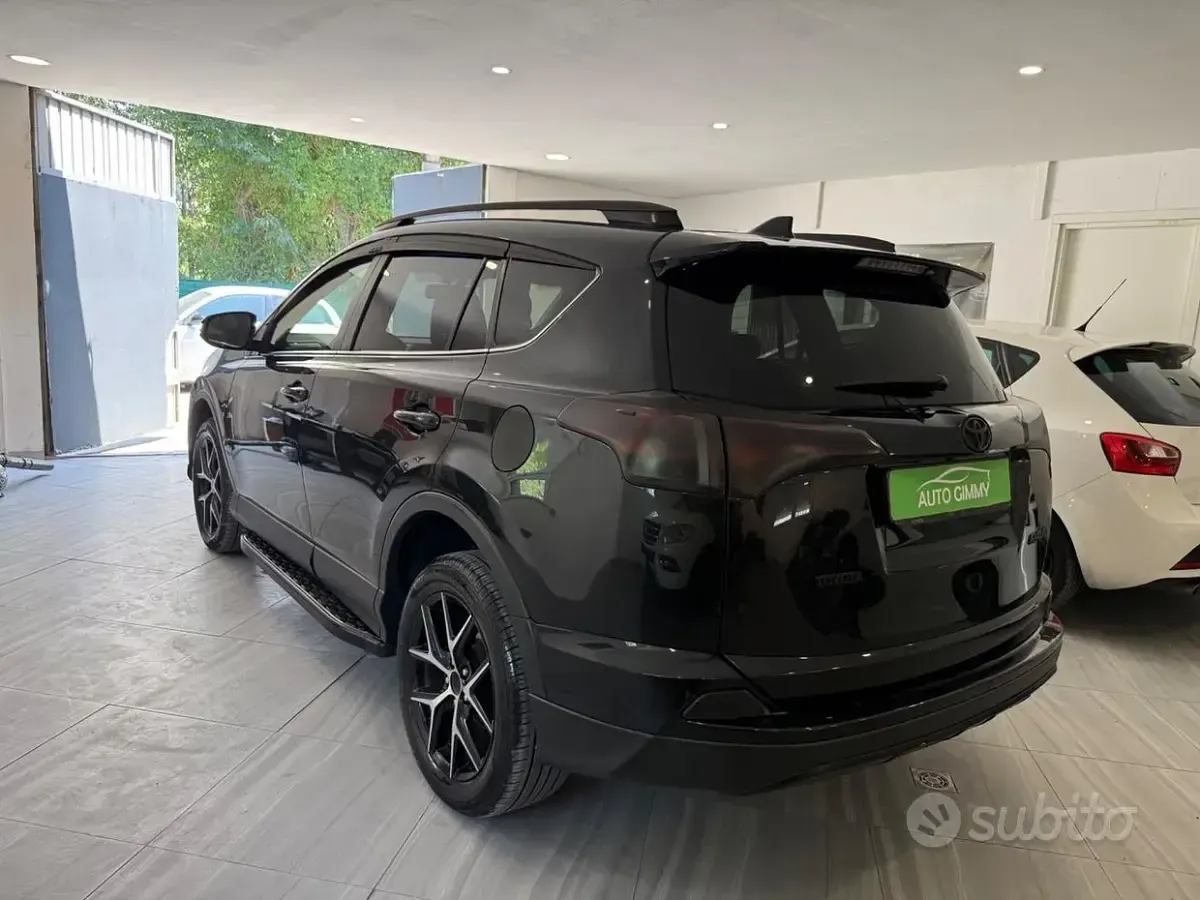 Usata Toyota RAV4 143 CV (105 kW) 2016 Nero SUV