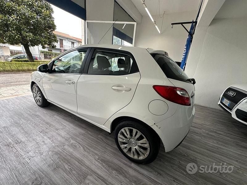 Usata Mazda 2 86 CV (63 kW) 2010 Bianco Utilitaria