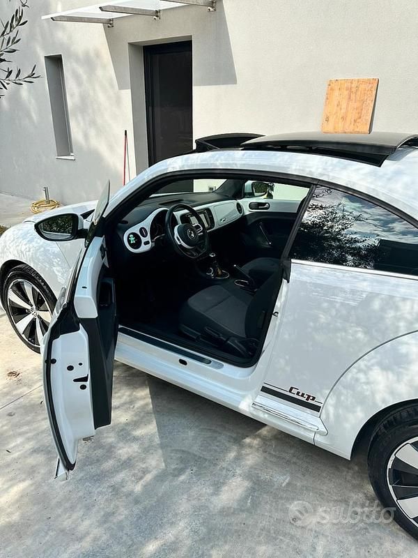 Usata VW Beetle 105 CV (77 kW) 2014 Bianco Utilitaria