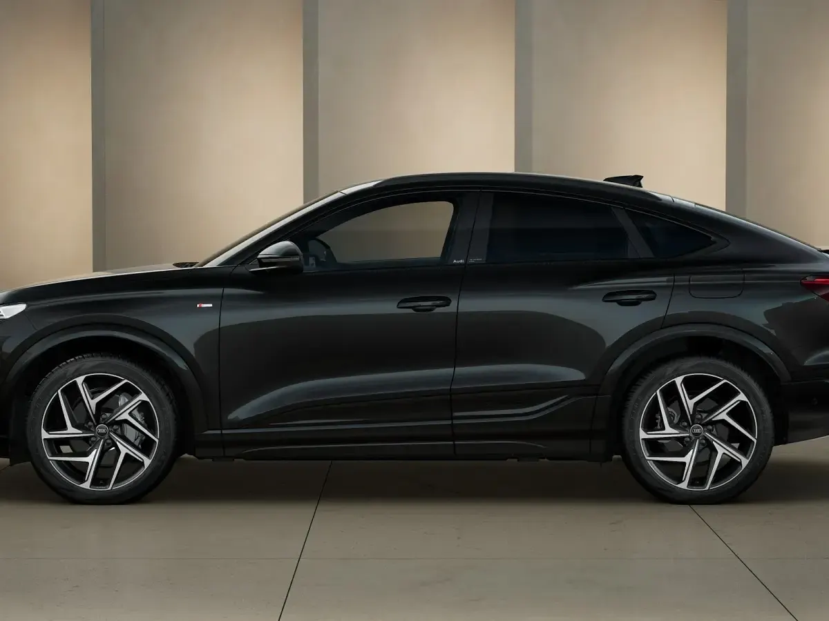 Nuova Audi Q6 Sportback e-tron S-Line 239 kW (326 CV) 2026 Nero mito metallizzato SUV