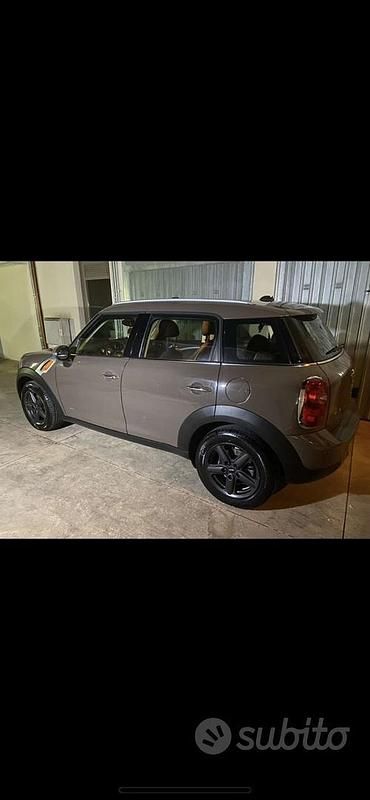 Usata Mini Countryman 112 CV (82 kW) 2013 Marrone SUV