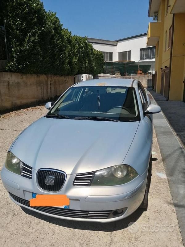 Usata Seat Ibiza 101 CV (74 kW) 2002 Grigio Berlina