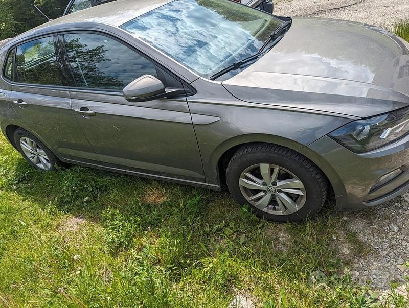 Grigio Usata 2020 VW Polo Tre volumi | 12.500 € (Super prezzo) - Immagine 1/4