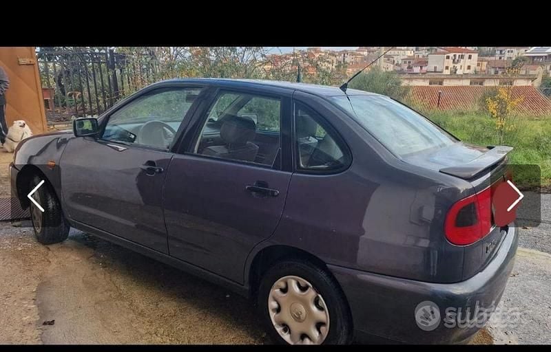 Usata Seat Cordoba 60 CV (44 kW) 1997 Berlina