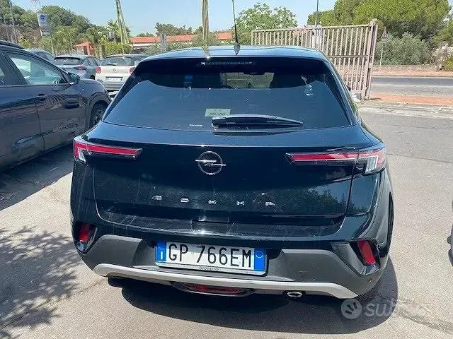 Usata Opel Mokka Elegance 110 CV (80 kW) 2023 Nero SUV