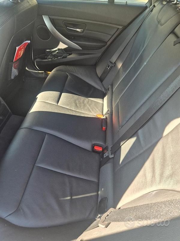 Begagnad BMW 318 Sport Line 143 HK (105 kW) 2013 Vit Kombi