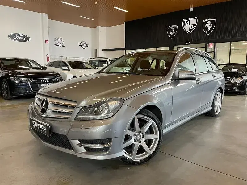 Käytetty Mercedes C300 231 HP (169 kW) 2012