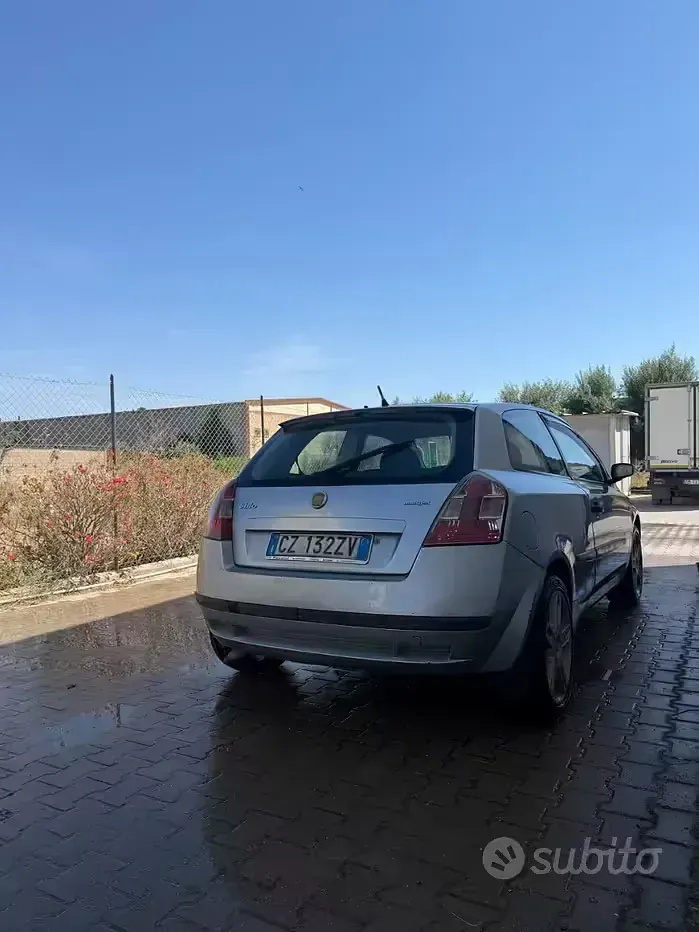 Usata Fiat Stilo 120 CV (88 kW) 2006 Grigio Berlina