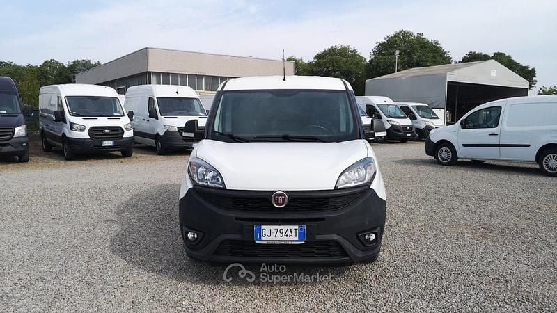 Usata Fiat Doblò Lounge 105 CV (77 kW) 2022 Bianco Monovolume