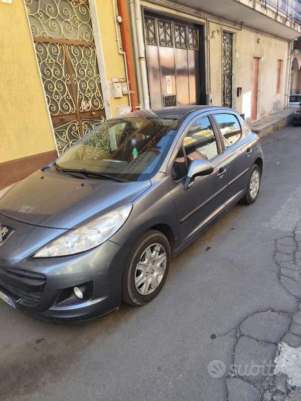 Usata Peugeot 207 70 CV (51 kW) 2010 Grigio Utilitaria