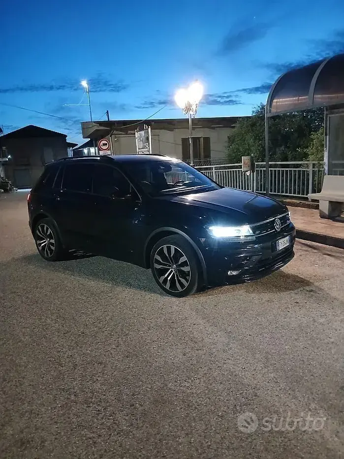 Usata VW Tiguan R-line 150 CV (110 kW) 2019 Nero SUV