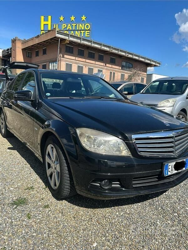 Nero Usata 2010 Mercedes C200 Tre volumi | 6300 € (Buon prezzo) - Immagine 1/4