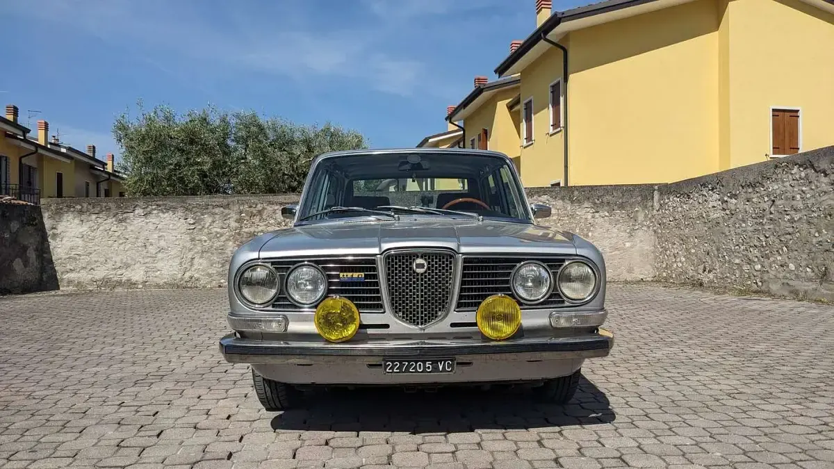 Usata Lancia 2000 126 CV (92 kW) 1973 Argento Berlina