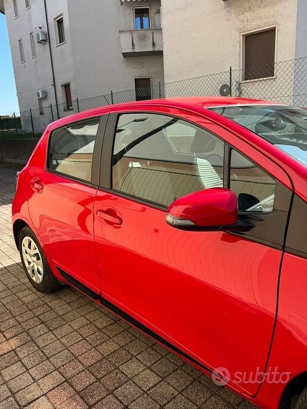 Usata Toyota Yaris 2018 Rosso Berlina