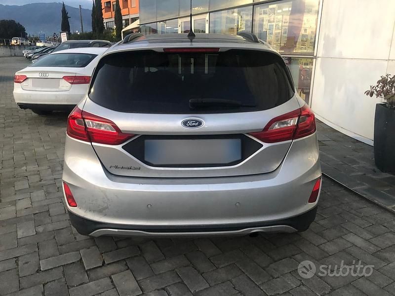 Usata Ford Fiesta Active 100 CV (73 kW) 2019 Grigio Utilitaria