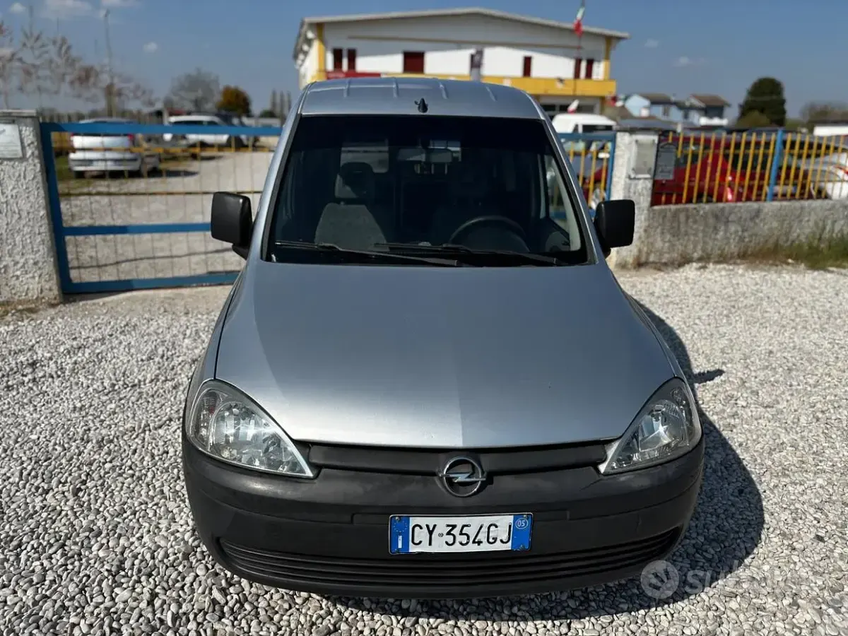 Usata Opel Combo 94 CV (69 kW) 2005 Grigio Monovolume