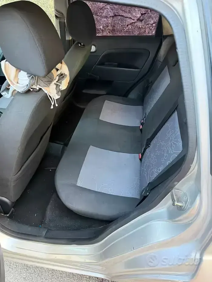 Usata Ford Fiesta 68 CV (50 kW) 2003 Grigio Utilitaria