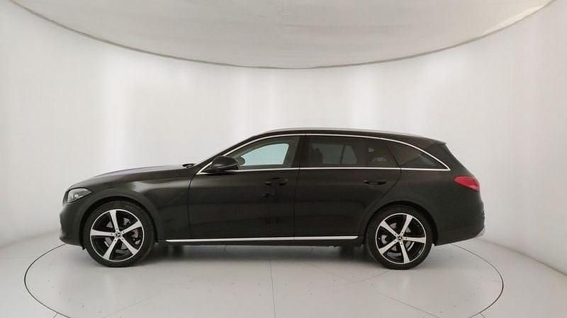 Usata Mercedes 220 Premium Plus 197 CV (144 kW) 2023 Nero Station wagon