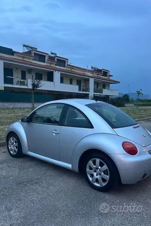 Usata VW New Beetle 101 CV (74 kW) 2003 Grigio Utilitaria