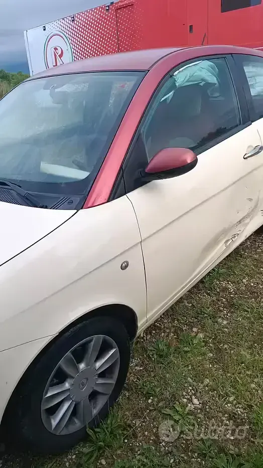 Usata Lancia Ypsilon 60 CV (44 kW) 2005 Rosso Utilitaria