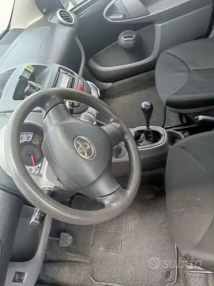 Usata Toyota Aygo 68 CV (50 kW) 2007 Nero Utilitaria