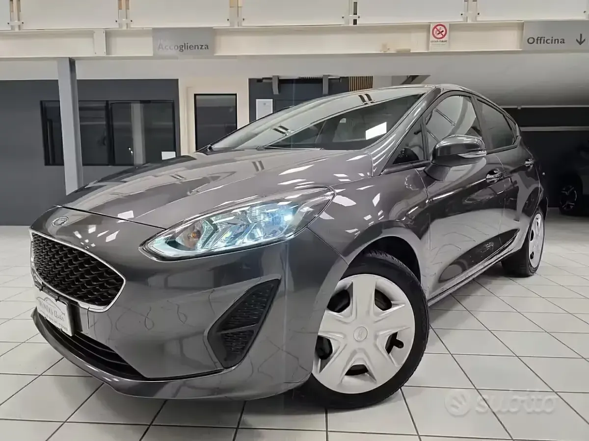 Usata Ford Fiesta 85 CV (62 kW) 2017 Grigio Utilitaria