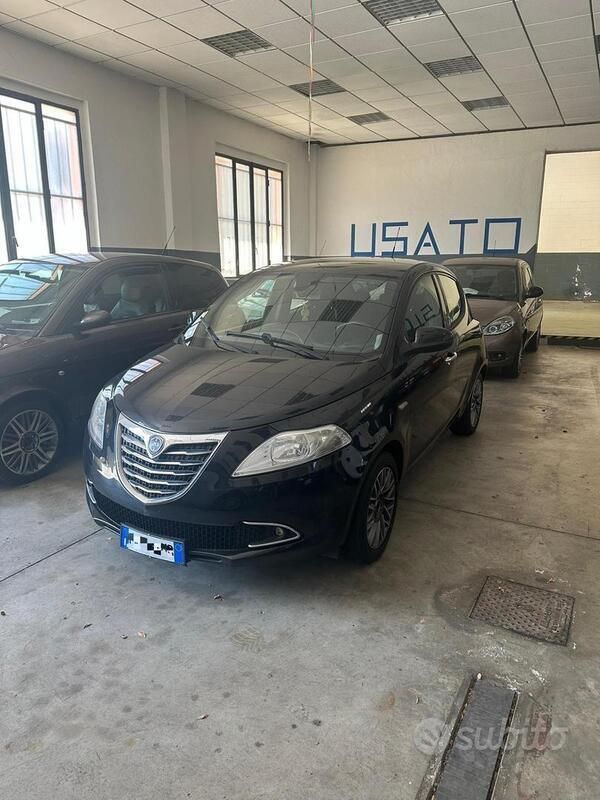 Usata Lancia Ypsilon 69 CV (50 kW) 2012 Nero Utilitaria