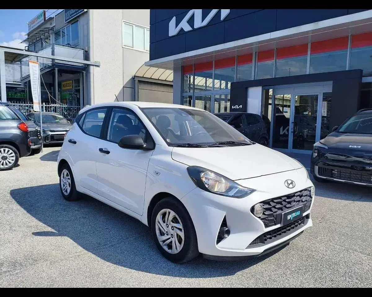 Usata Hyundai i10 Advanced 65 CV (47 kW) 2021 Bianco Utilitaria
