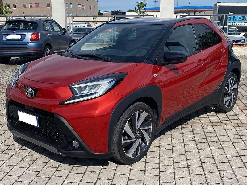 Usata Toyota Aygo X Lounge 72 CV (52 kW) 2022 Rosso SUV