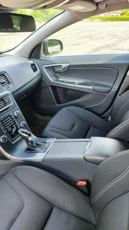 Usata Volvo V60 Kinetic 115 CV (84 kW) 2015 Nero Station wagon