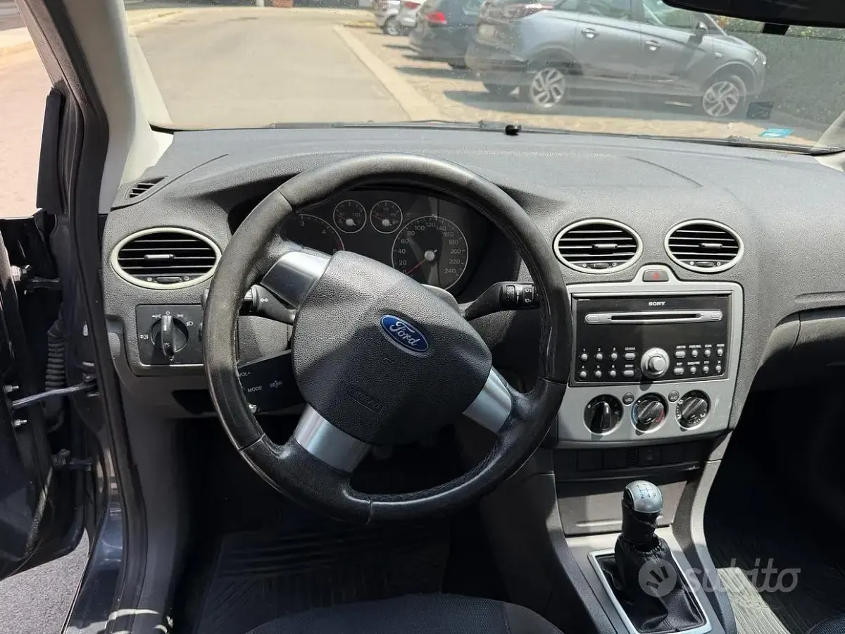 Usata Ford Focus 116 CV (85 kW) 2007 Grigio Berlina