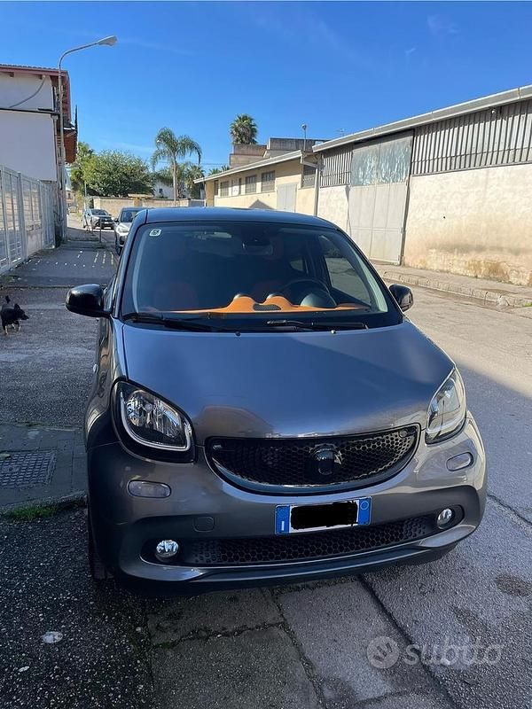 Grigio Usata 2015 Smart ForFour Utilitaria | 8500 € (Buon prezzo) - Immagine 1/4