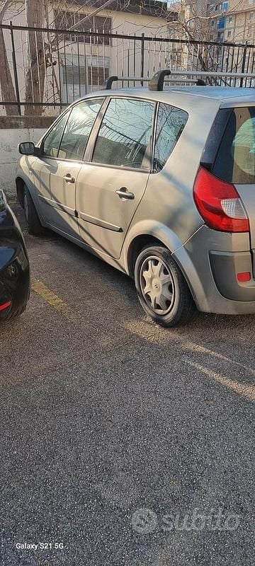 Usata Renault Scénic II 105 CV (77 kW) 2006 Monovolume