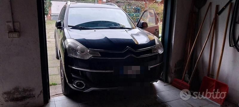 Nero Usata 2009 Citroën C-Crosser SUV | 3000 € (Buon prezzo) - Immagine 1/4