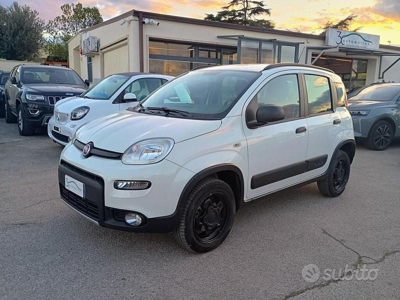 Usata Fiat Panda 4x4 S 95 CV (69 kW) 2018 Bianco Utilitaria