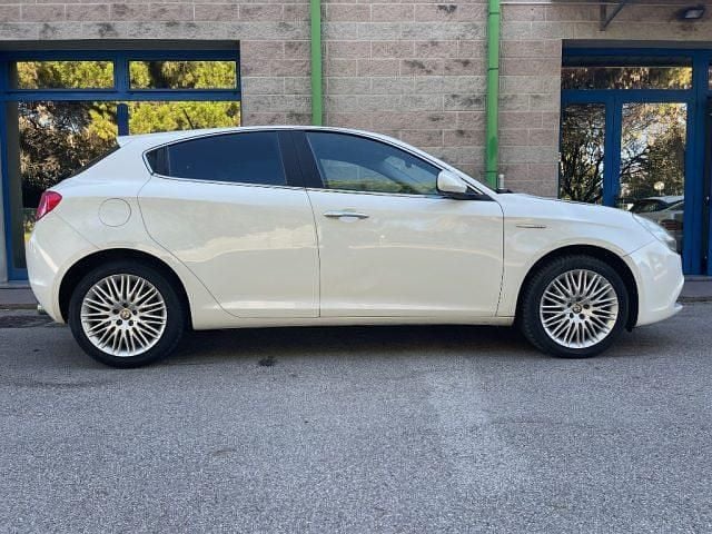 Usata Alfa Romeo Giulietta 140 CV (102 kW) 2012 Bianco Berlina