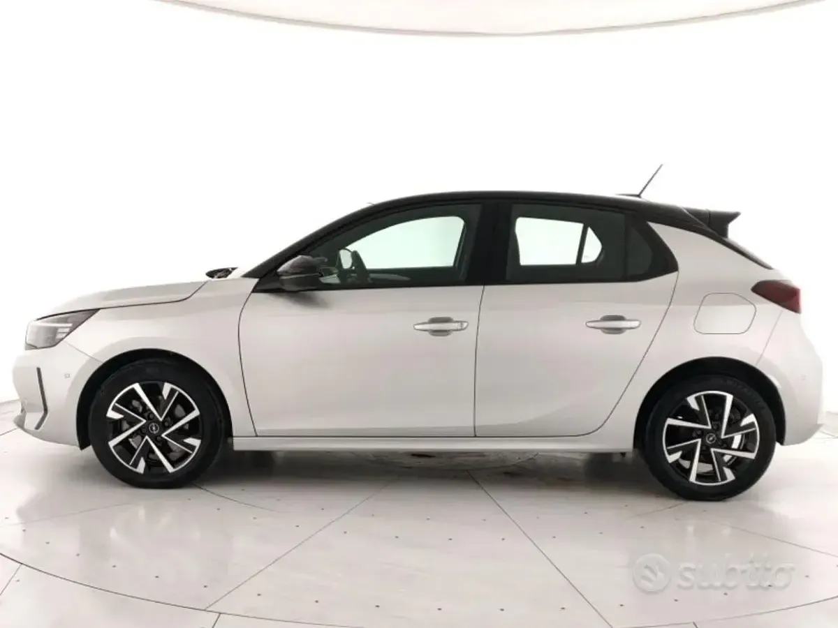 Usata Opel Corsa 101 CV (74 kW) 2025 Kaolin white Utilitaria