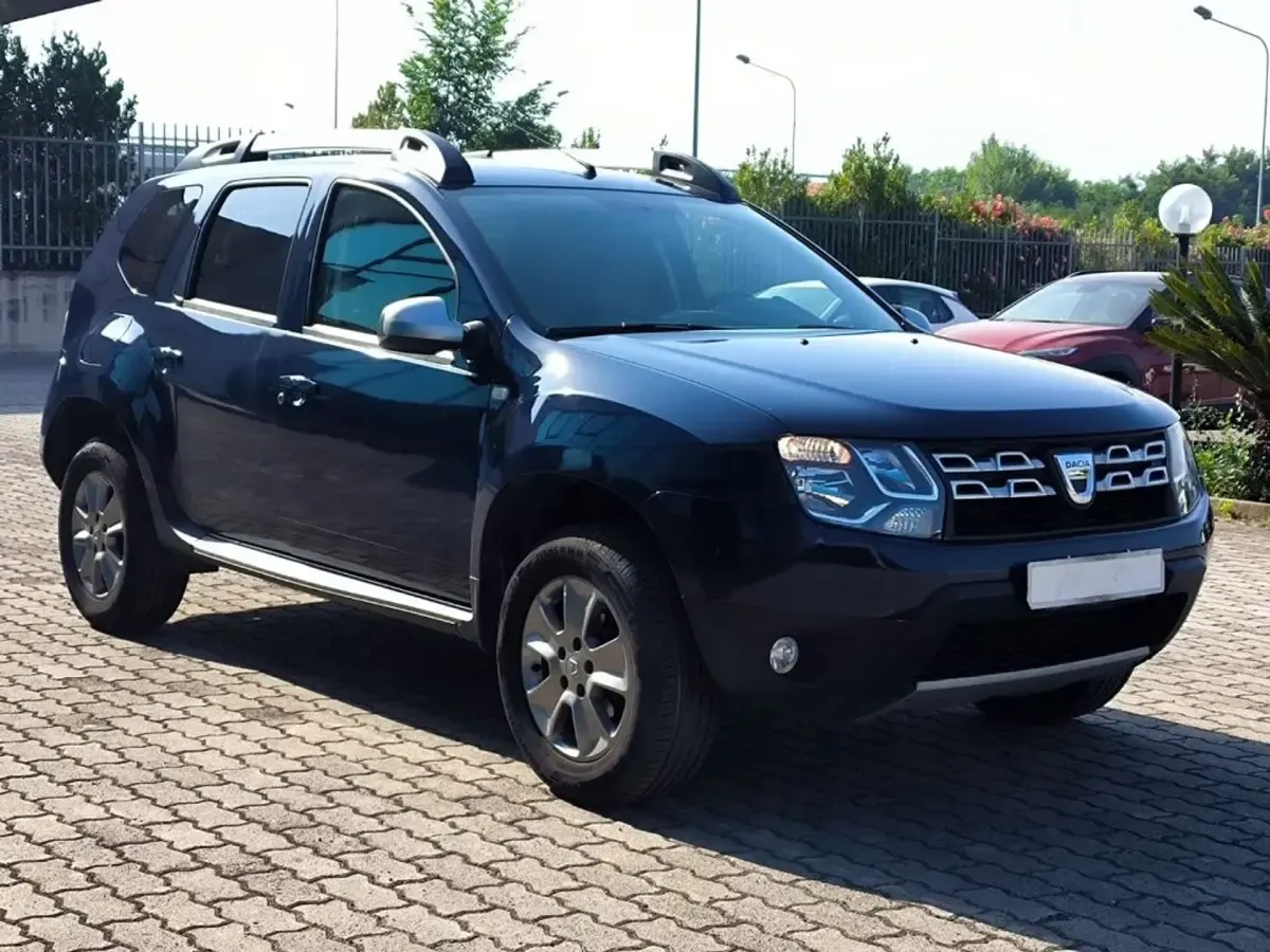 Usata Dacia Duster Lauréate 114 CV (83 kW) 2017 Blu pastello SUV