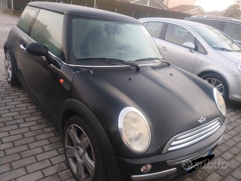 Nero Usata 2004 Mini Cooper Due volumi | 1700 € - Immagine 1/4