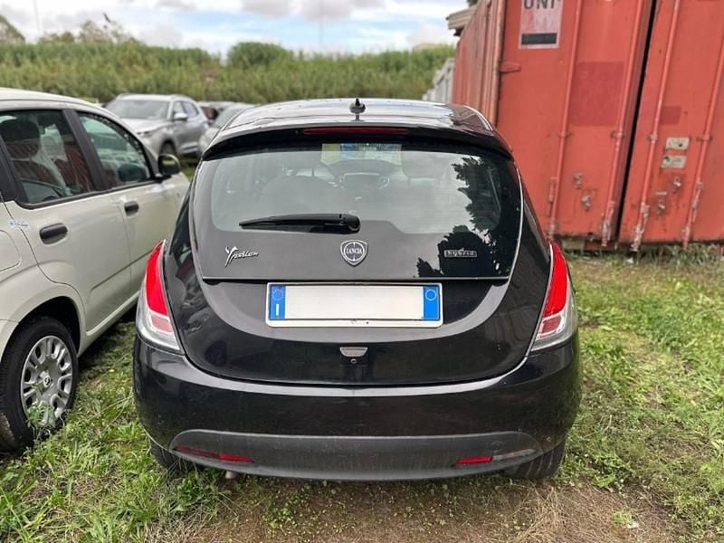 Usata Lancia Ypsilon Gold 70 CV (51 kW) 2023 Nero Utilitaria