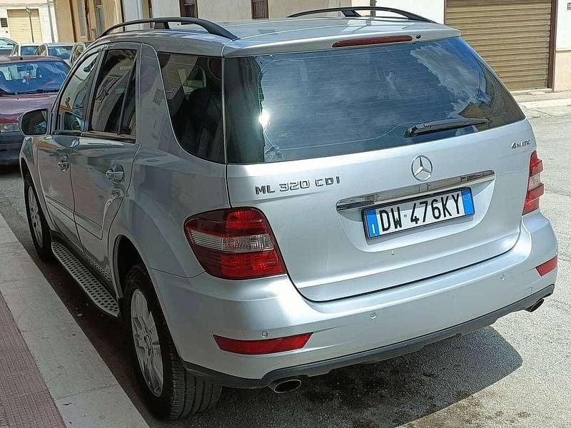 Usata Mercedes ML320 224 CV (164 kW) 2009 Argento SUV