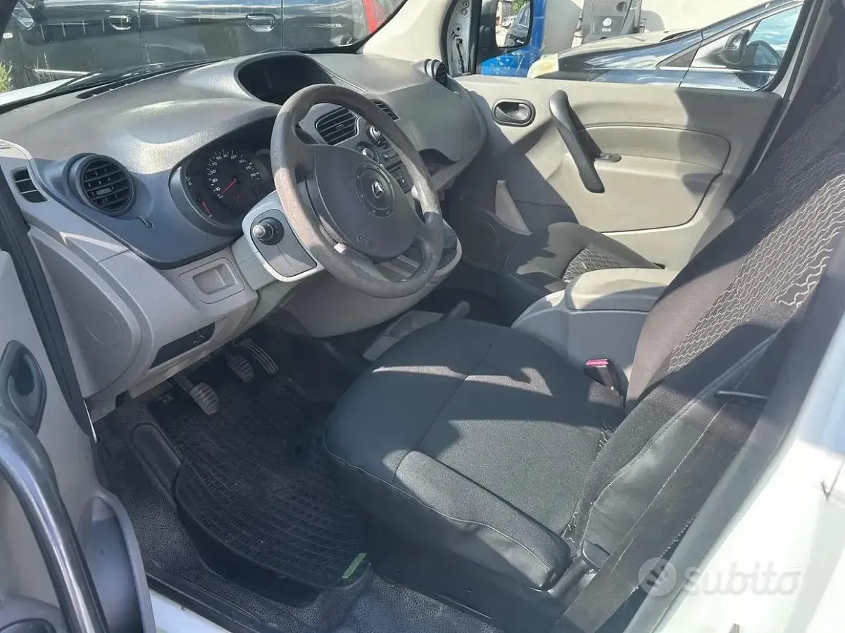 Usata Renault Kangoo 68 CV (50 kW) 2010 Bianco Monovolume
