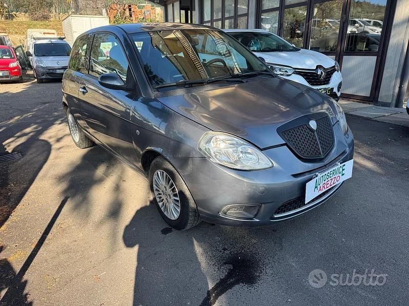 Usata Lancia Ypsilon 60 CV (44 kW) 2007 Grigio Utilitaria