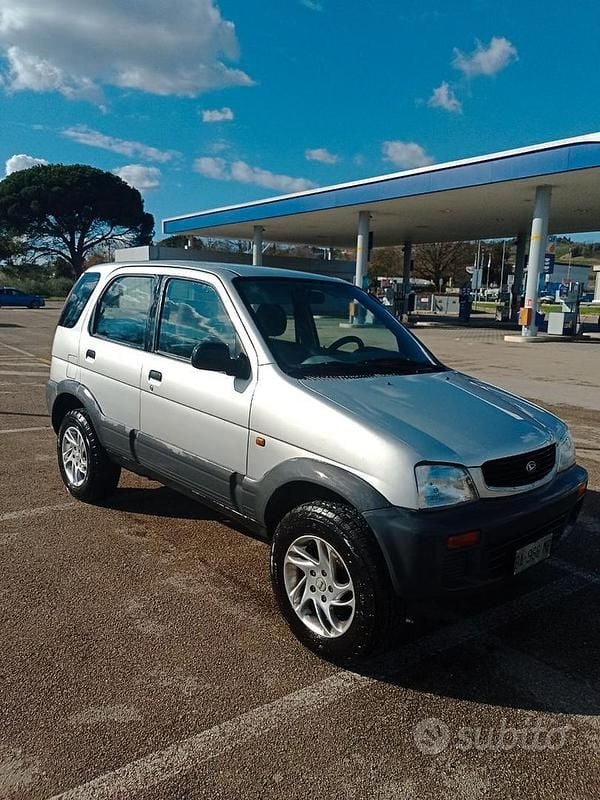 Usata Daihatsu Terios 83 CV (61 kW) 1999 Grigio SUV