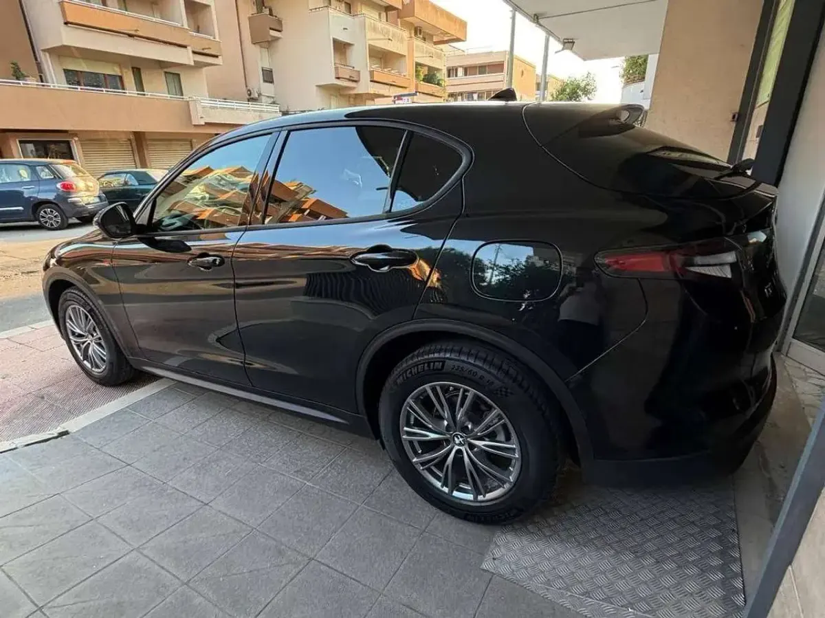 Usata Alfa Romeo Stelvio Veloce 209 CV (153 kW) 2023 Nero SUV