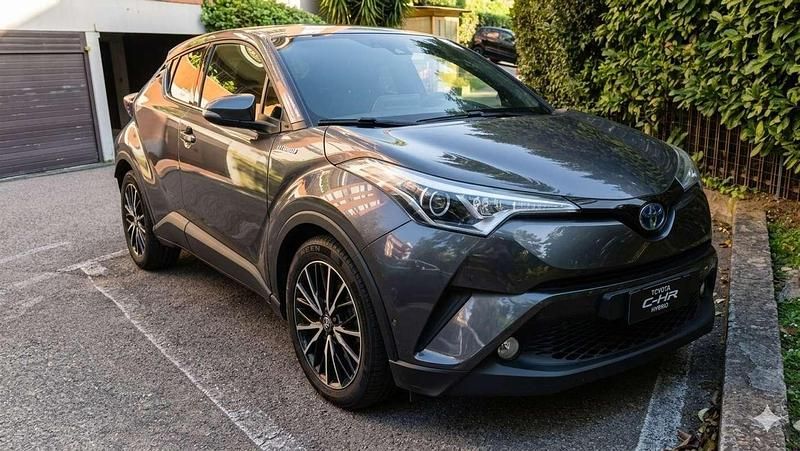 Usata Toyota C-HR Lounge 98 CV (72 kW) 2017 SUV