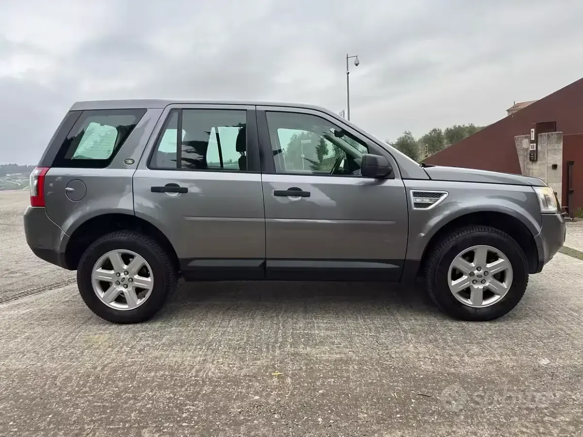 Usata Land Rover Freelander 2 HSE 150 CV (110 kW) 2012 Grigio SUV