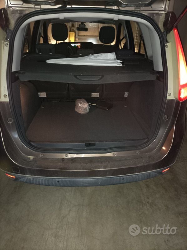 Usata Renault Scénic III 110 CV (80 kW) 2009 Marrone Monovolume