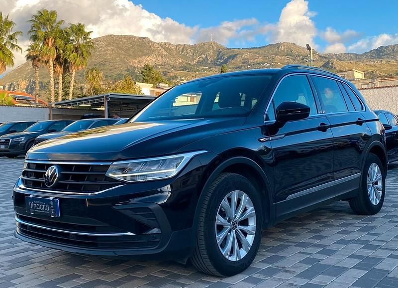 Nero Usata 2021 VW Tiguan Life SUV | 23.900 € (Ottimo prezzo) - Immagine 1/4